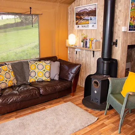 Under The Oak Glamping Hotel Caerphilly Exterior photo