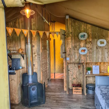 Under The Oak Glamping Hotel Caerphilly Exterior photo