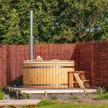 Under The Oak Glamping Hotel Caerphilly Exterior photo