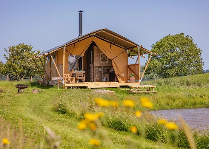 Under The Oak Glamping