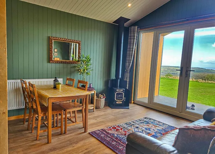 Under The Oak Glamping