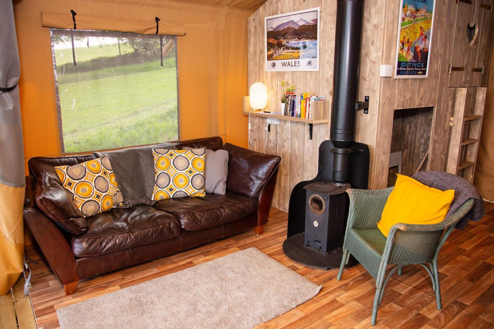Luxury tent Under The Oak Glamping Caerphilly