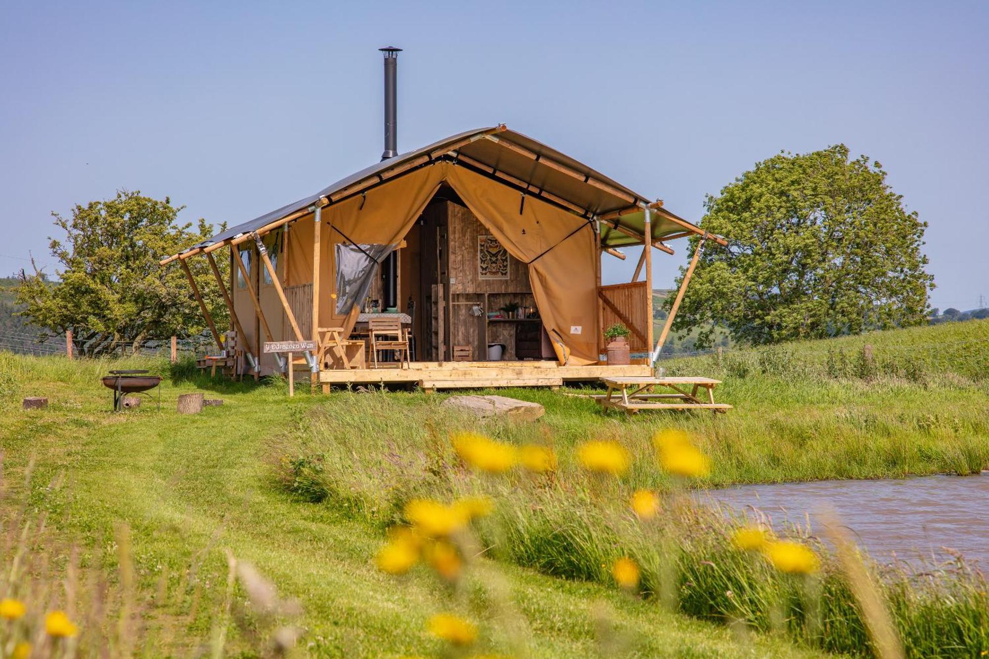 Luxury tent Under The Oak Glamping Caerphilly