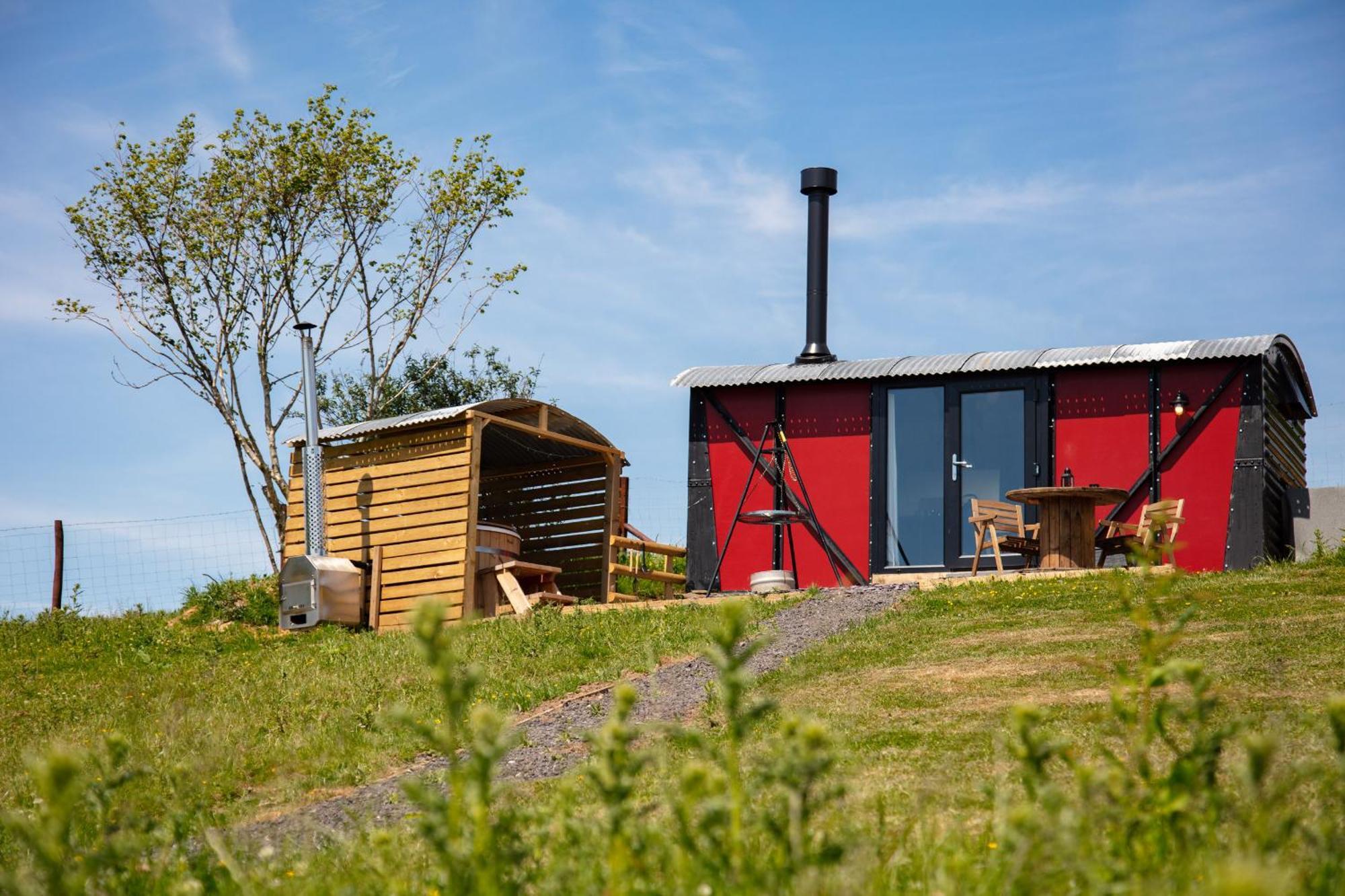 Under The Oak Glamping Caerphilly