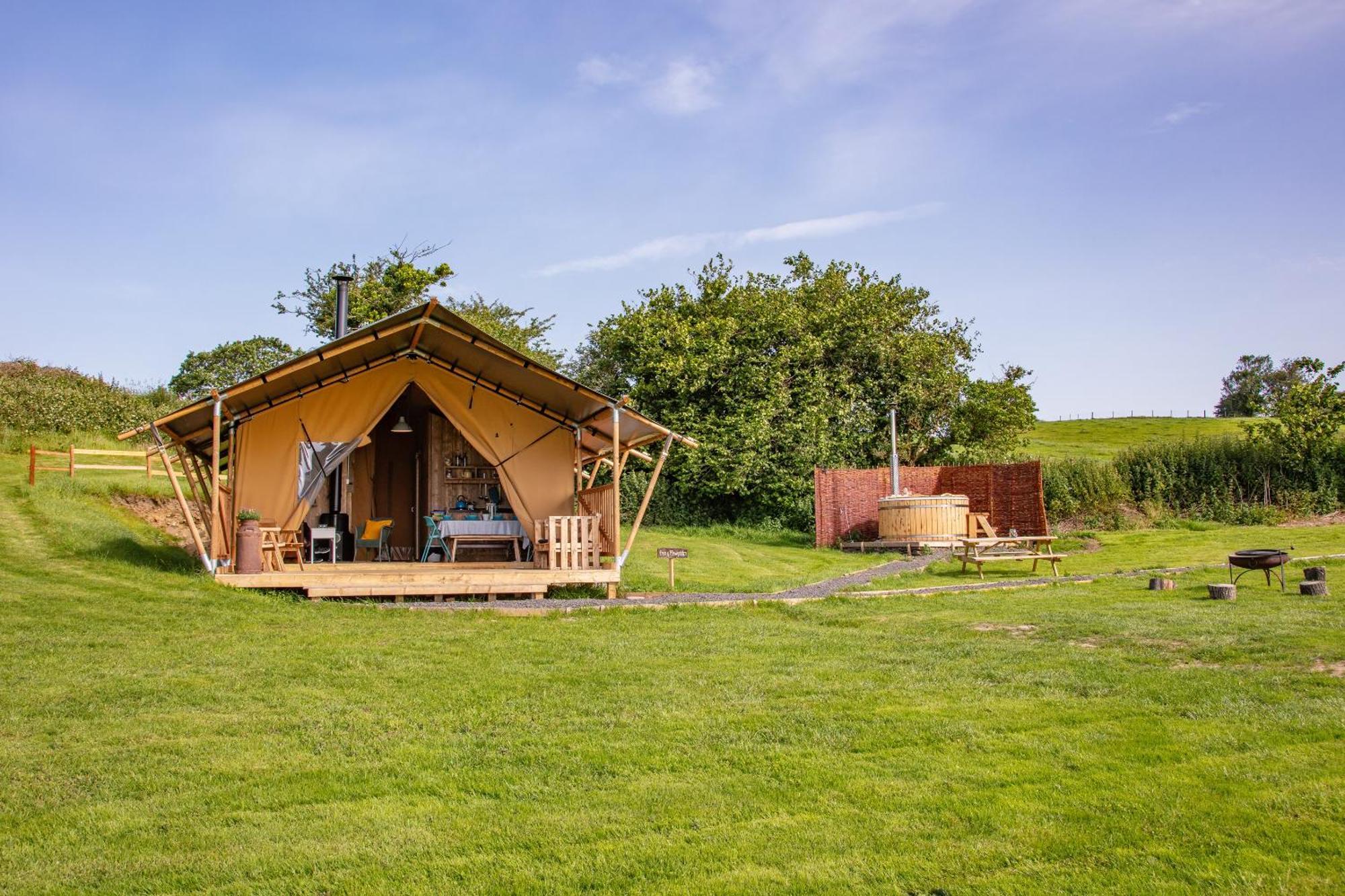 Luxury tent Under The Oak Glamping *