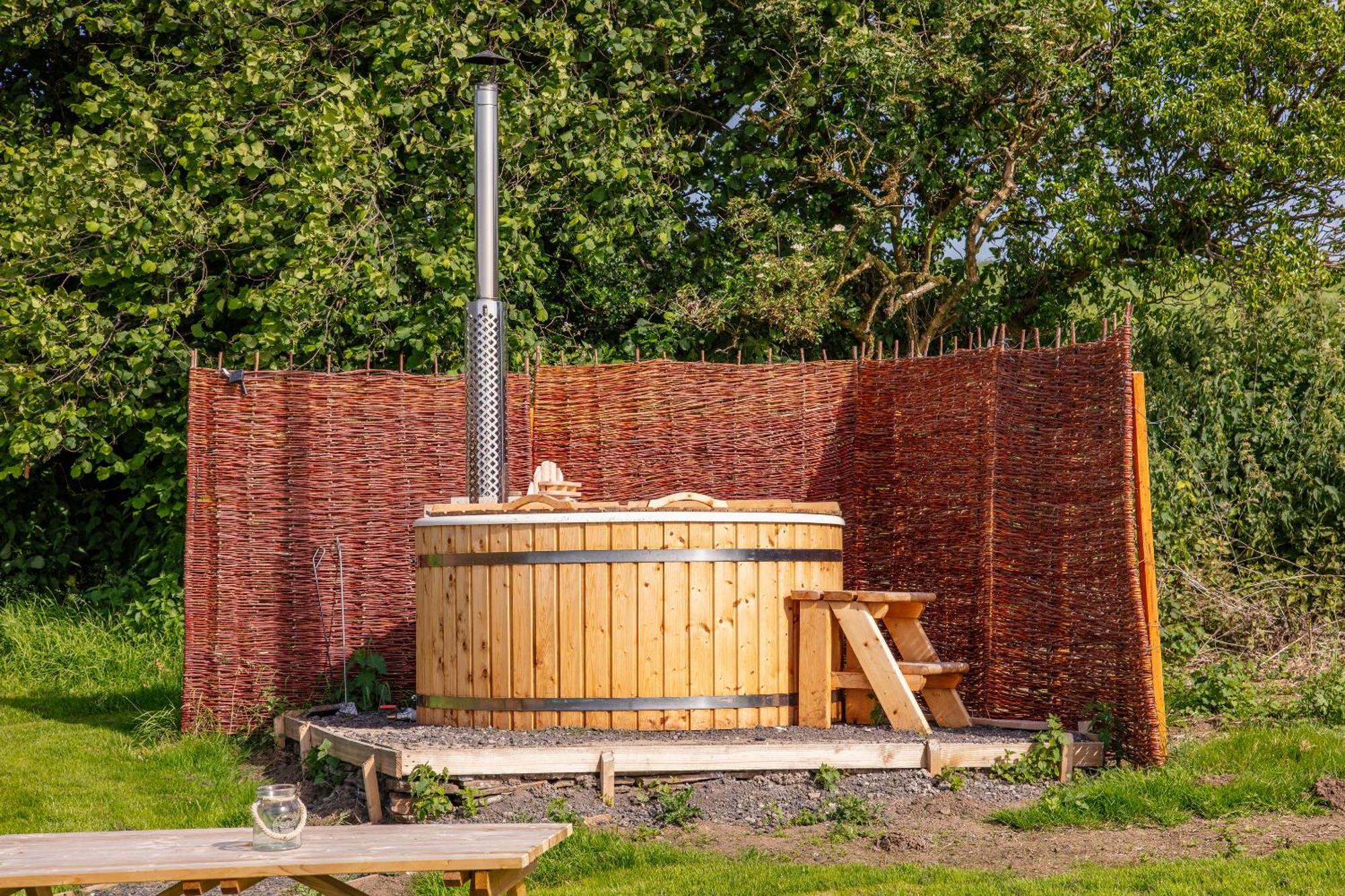 Under The Oak Glamping Caerphilly