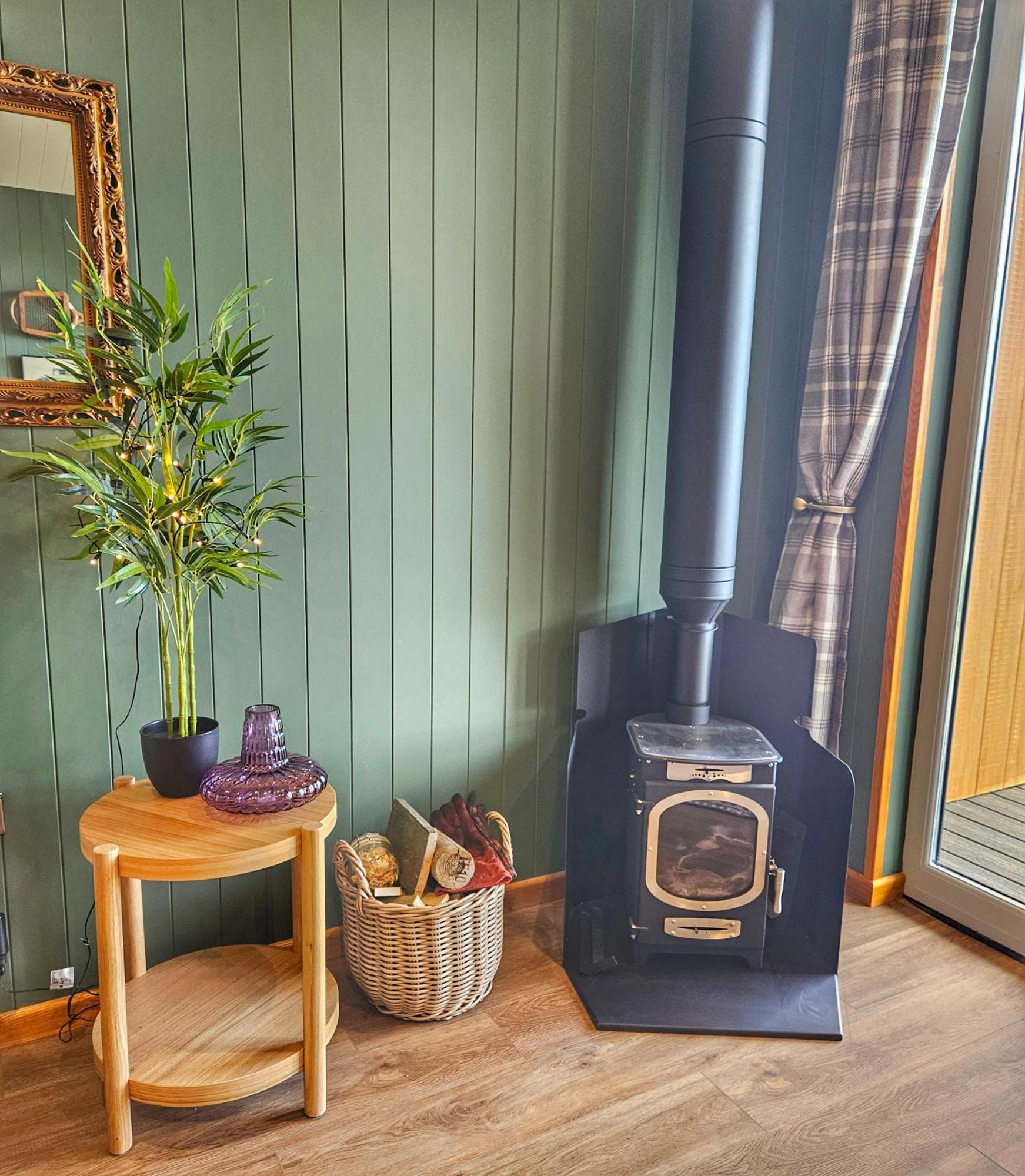 Luxury tent Under The Oak Glamping Caerphilly